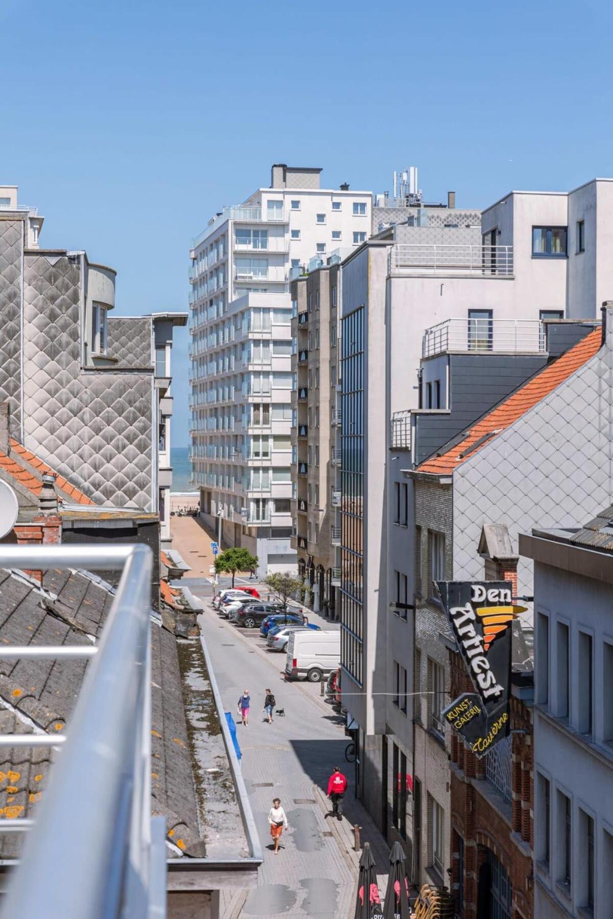 Huswell - Centrally Located Apartment With Sunny Terrace Остенде Екстер'єр фото