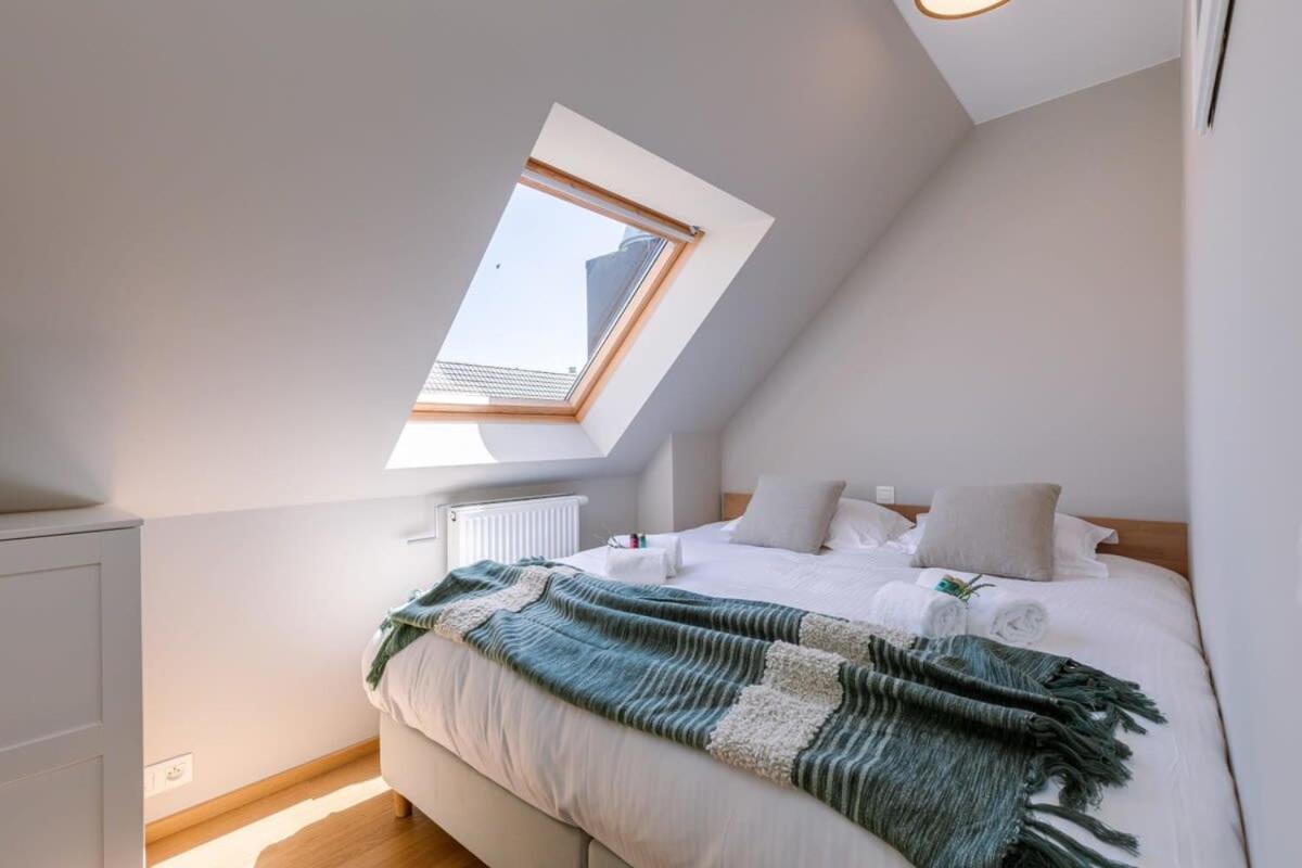 Huswell - Centrally Located Apartment With Sunny Terrace Остенде Екстер'єр фото